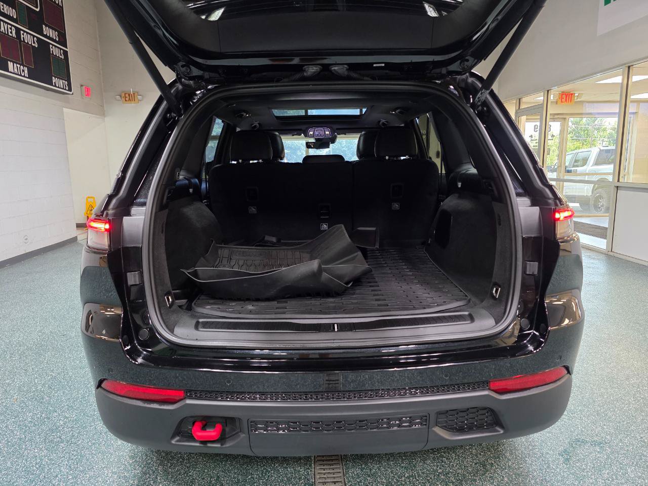 Used 2022 Jeep Grand Cherokee Trailhawk w/ Luxury Tech Group III AWD/4WD image 24