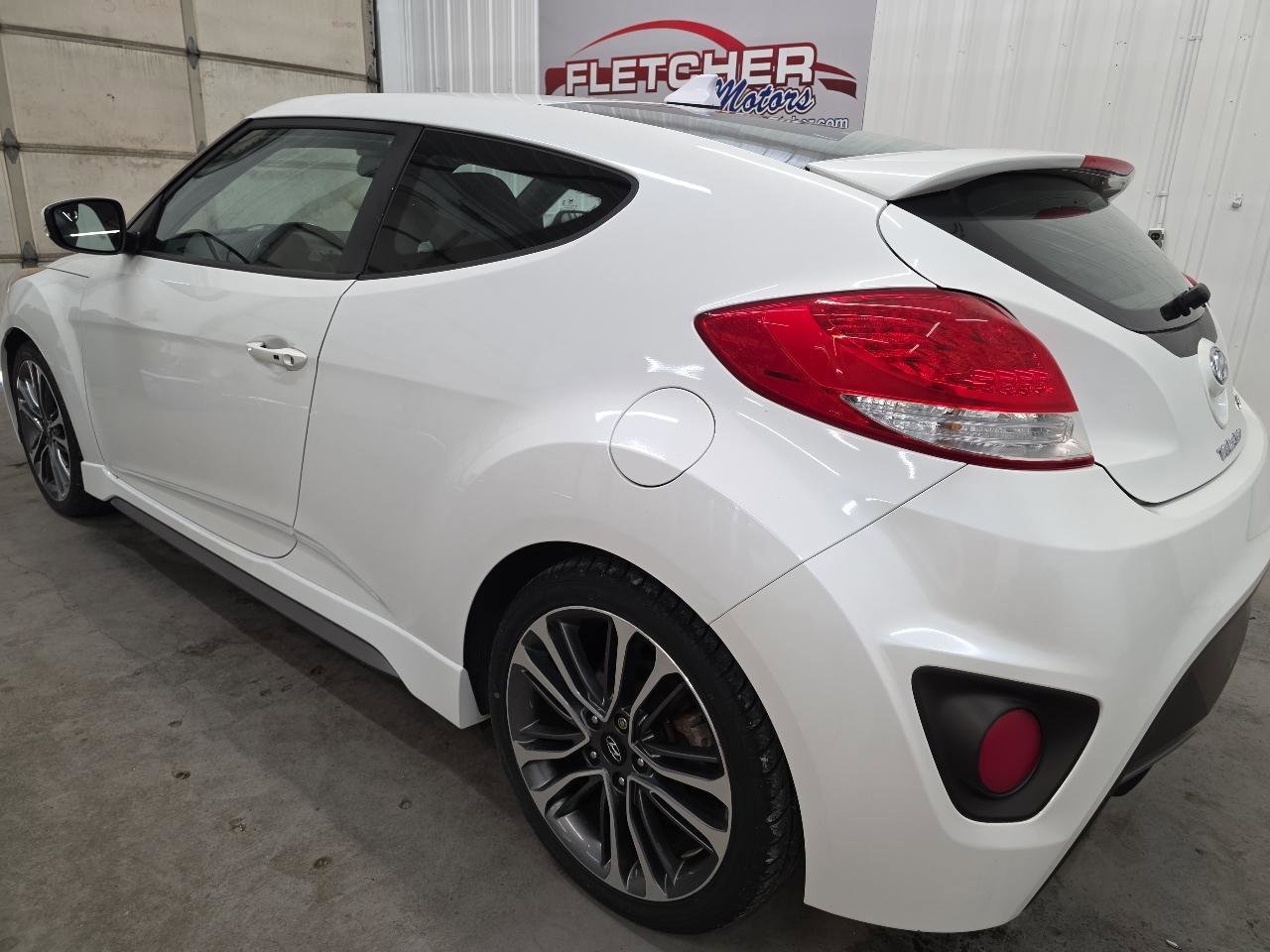 Used 2016 Hyundai Veloster Turbo FWD image 8
