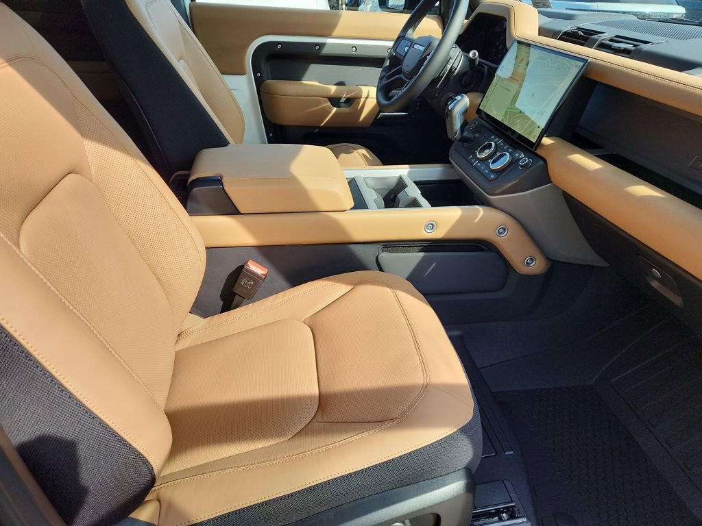 New 2026 Land Rover Defender 90 V8 image 3
