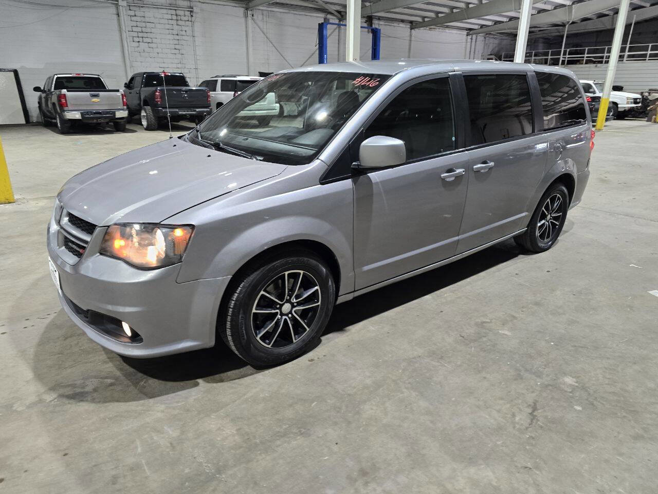 Used 2018 Dodge Grand Caravan GT FWD image 2