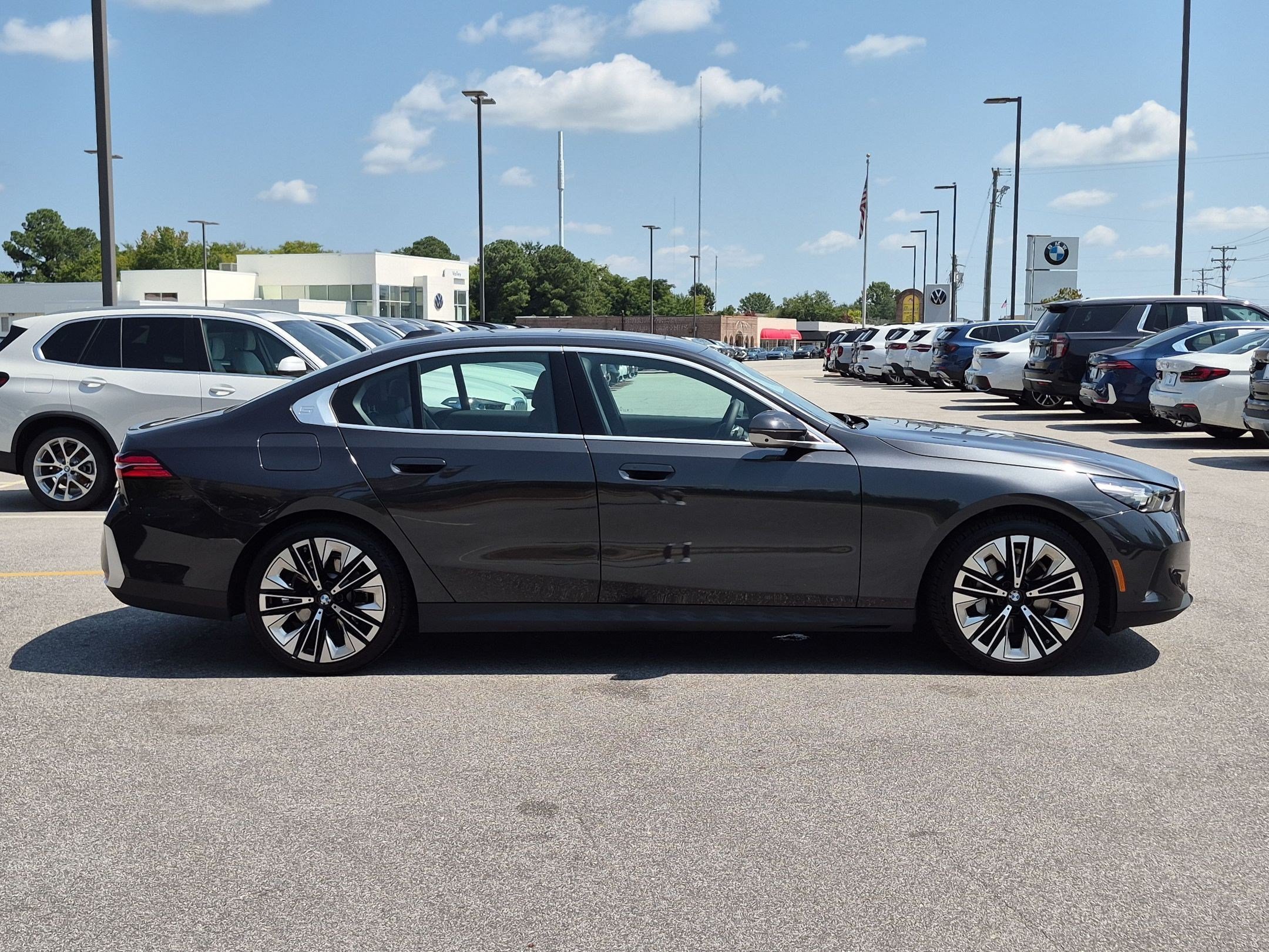 Certified 2024 BMW 530i w/ Premium Package RWD image 2