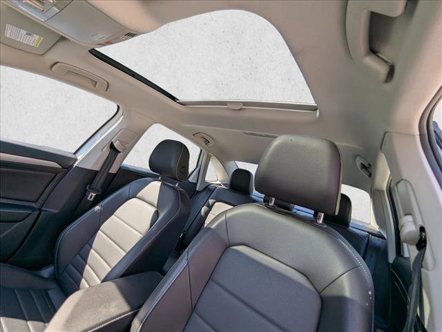 Used 2023 Volkswagen Jetta SE w/ Panoramic Sunroof Package image 12