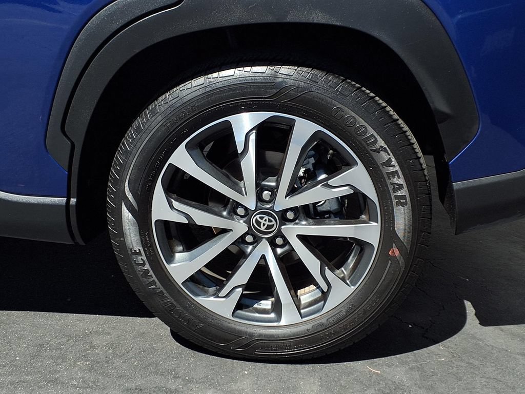 Certified 2024 Toyota Corolla Cross XLE FWD image 4