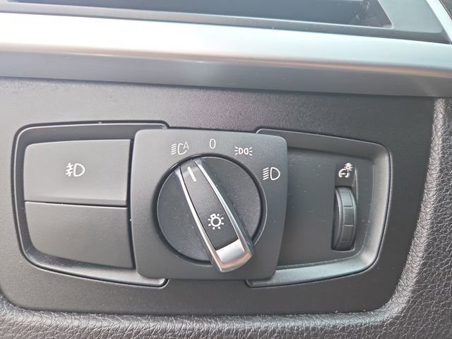 Used 2018 BMW 330e image 18