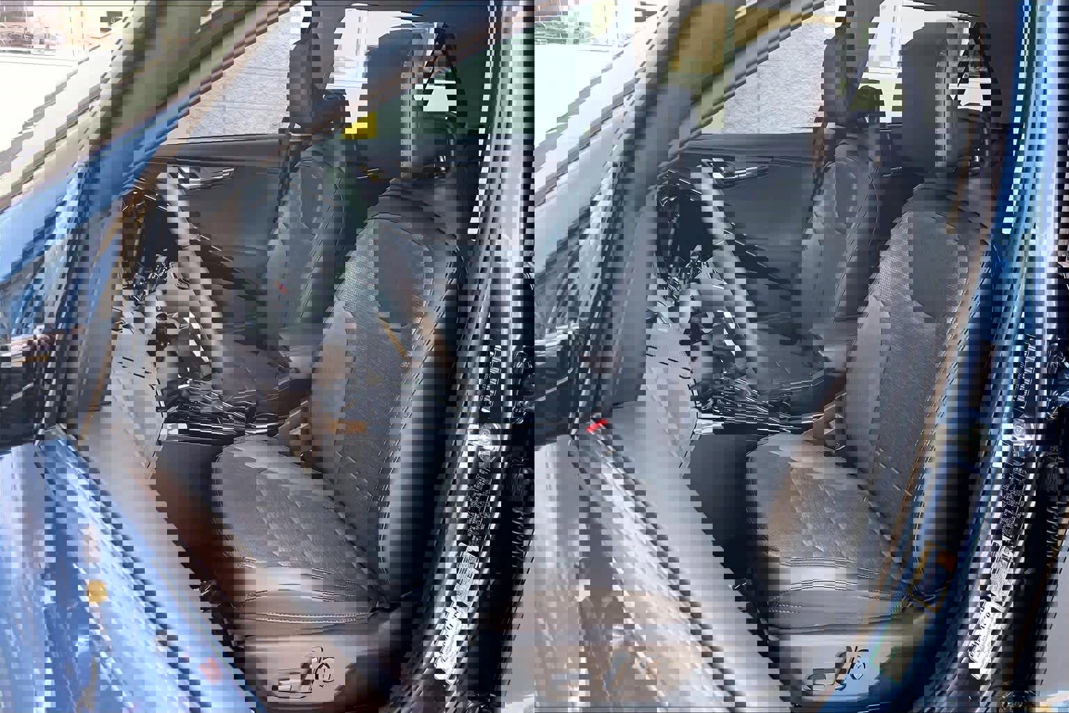 Used 2023 Kia Niro SX Touring image 8