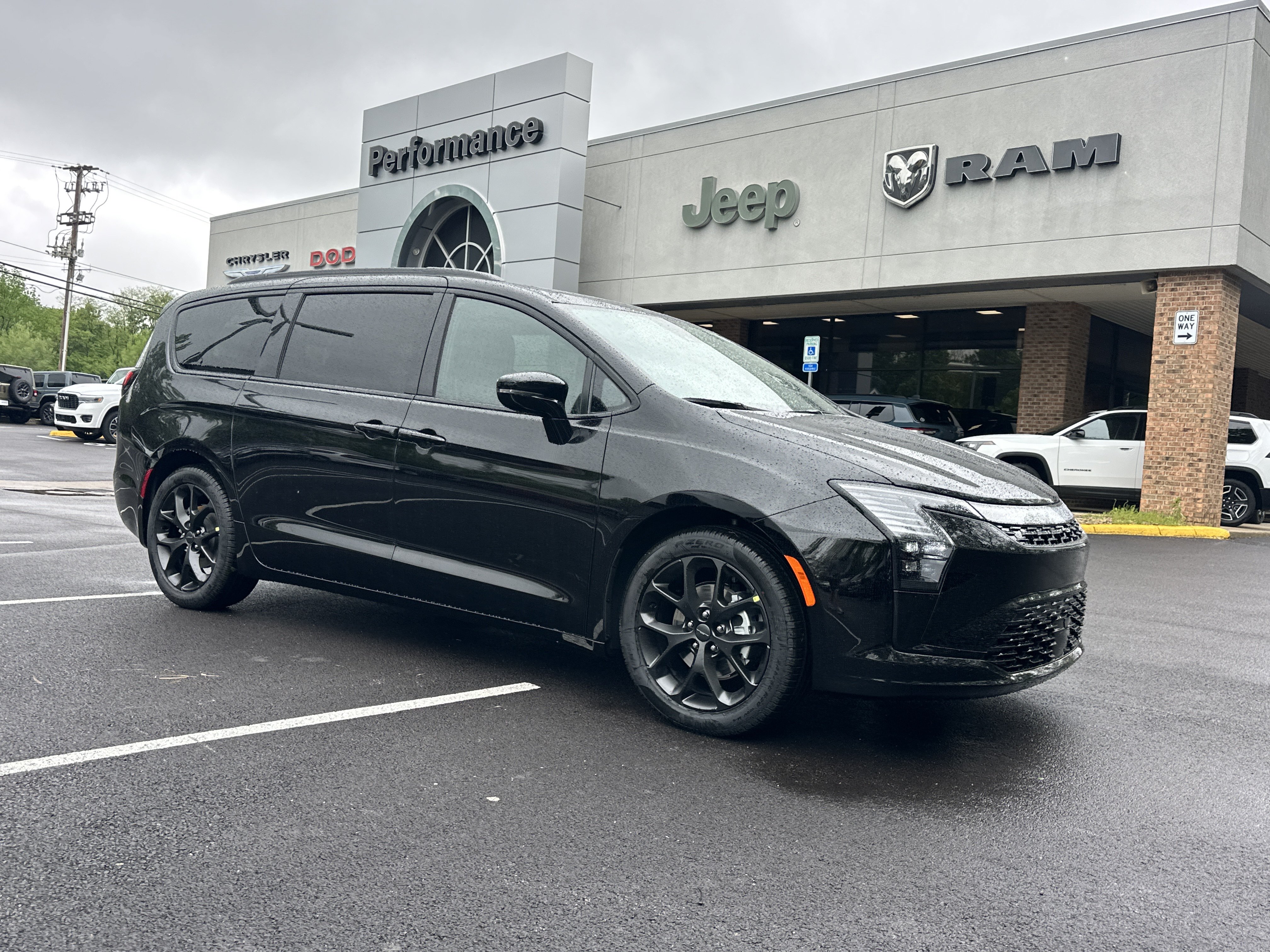 New 2027 Chrysler Pacifica Limited FWD image 19