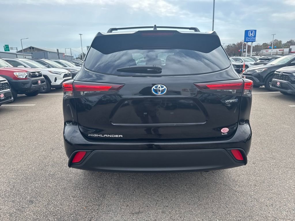 Used 2024 Toyota Highlander LE image 6