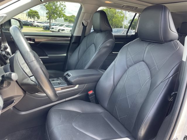 Used 2021 Toyota Highlander Platinum AWD/4WD image 25