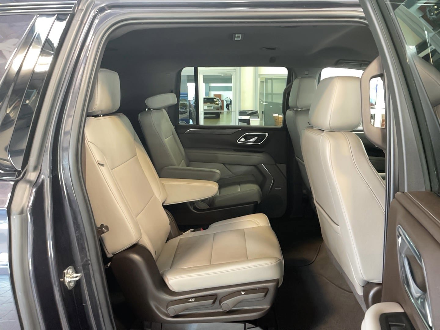 Used 2022 Chevrolet Suburban Z71 w/ Max Trailering Package AWD/4WD image 27