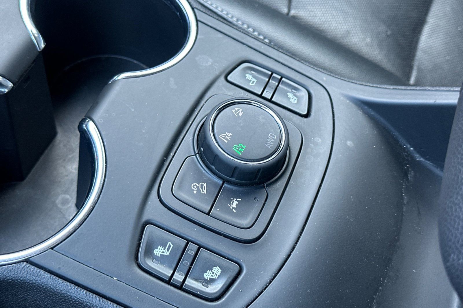 Used 2023 GMC Terrain SLT image 32