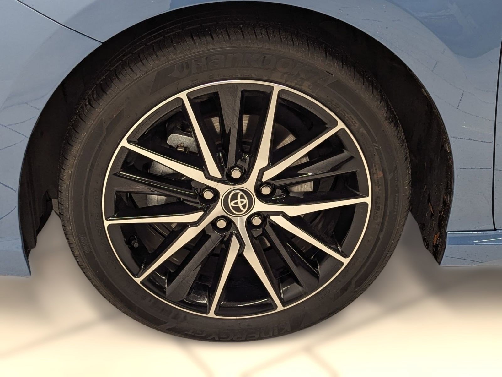 Used 2023 Toyota Camry SE image 9