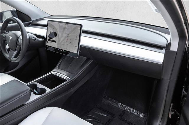 Used 2022 Tesla Model Y Long Range AWD/4WD image 24