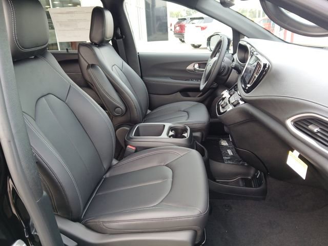 New 2026 Chrysler Pacifica Select AWD/4WD image 14