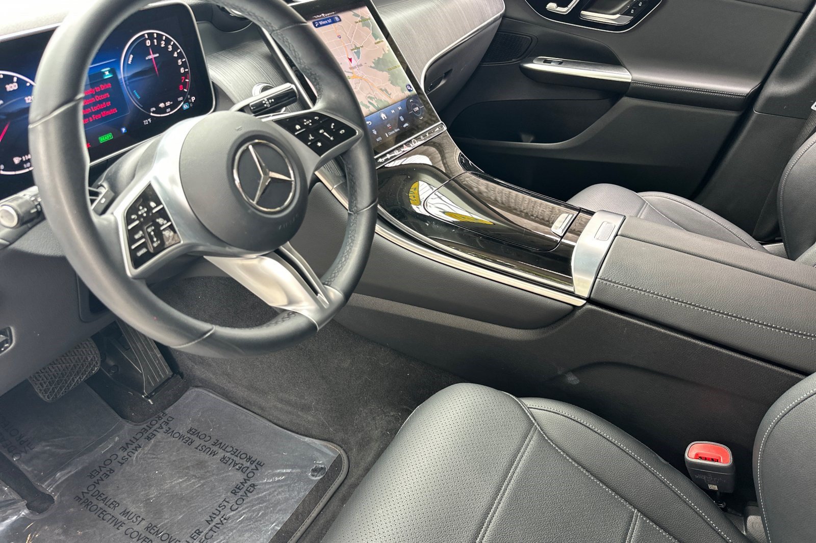 Used 2025 Mercedes-Benz GLC 350e 4MATIC image 4