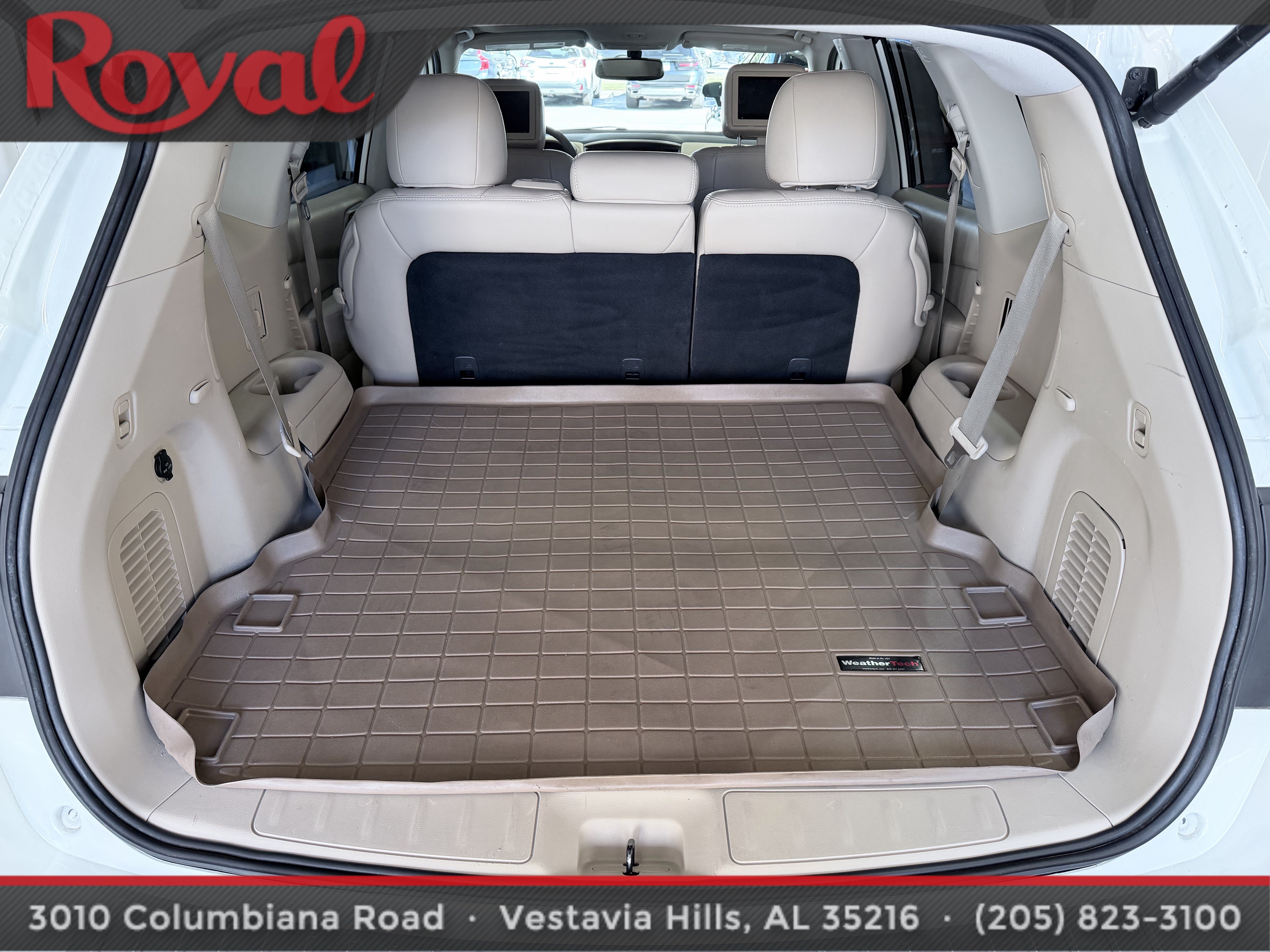 Used 2017 Nissan Pathfinder Platinum w/ Family Entertainment Package FWD image 9