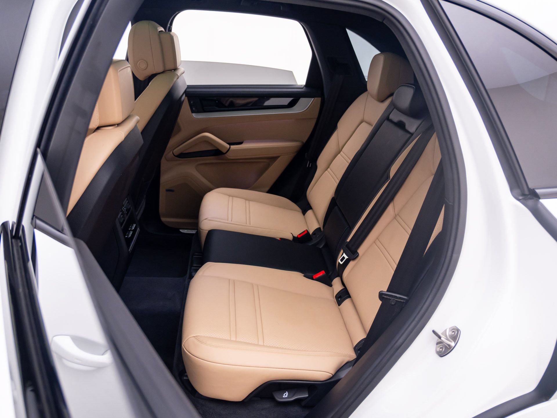 Certified 2024 Porsche Cayenne AWD/4WD image 17