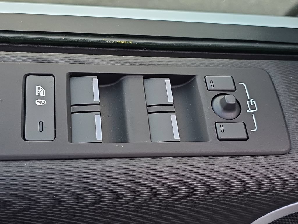 New 2026 Land Rover Discovery Limited Edition AWD/4WD image 29