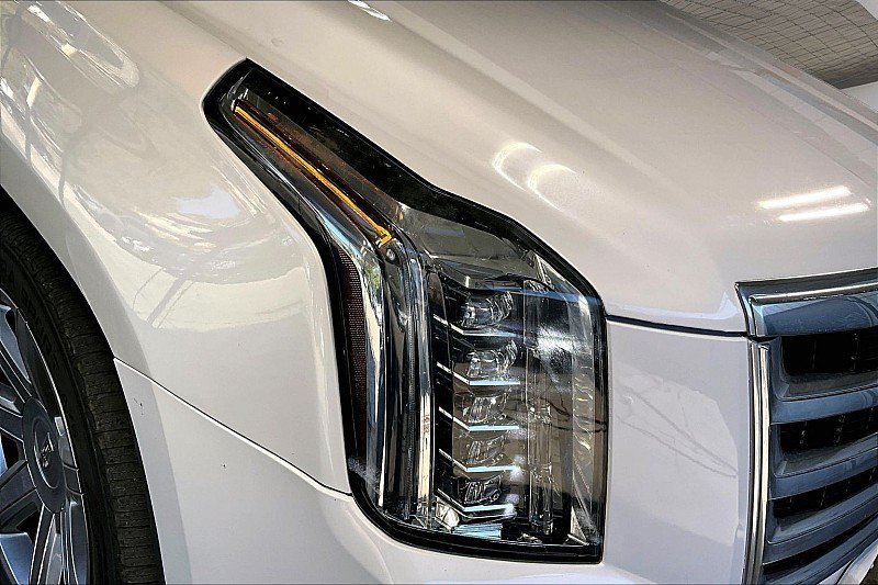 Used 2016 Cadillac Escalade Luxury AWD/4WD image 24
