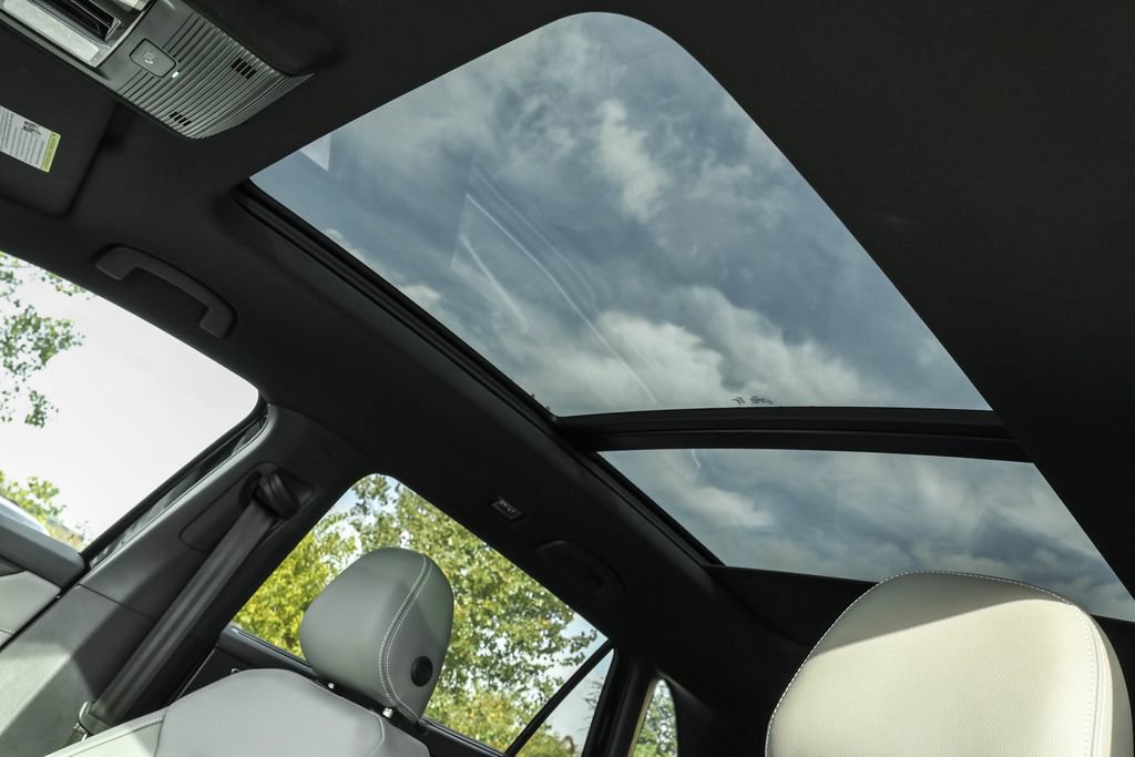 New 2025 Volkswagen Atlas Cross Sport SEL image 9