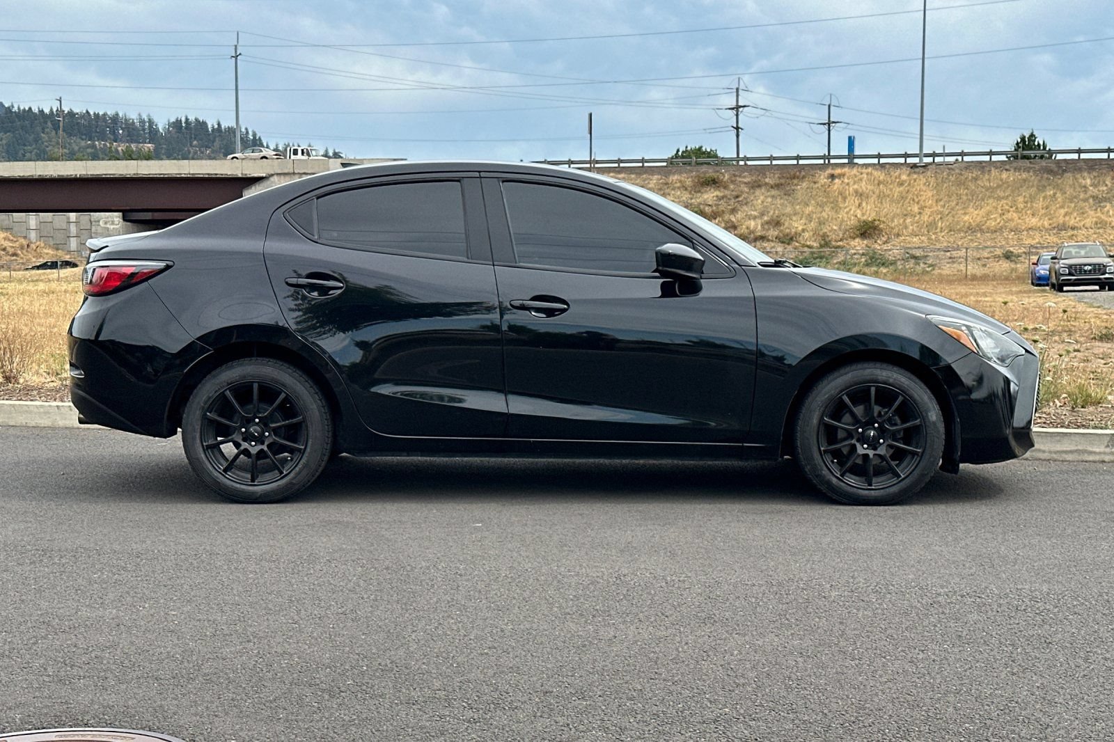 Used 2019 Toyota Yaris LE FWD image 2