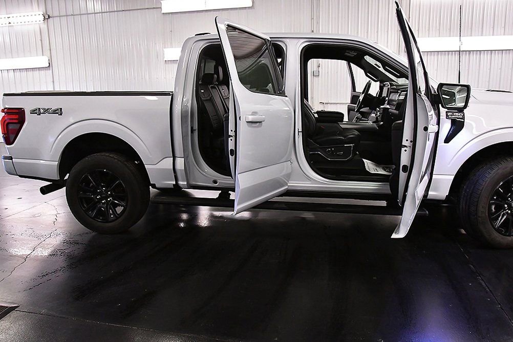 Used 2025 Ford F150 Platinum image 35
