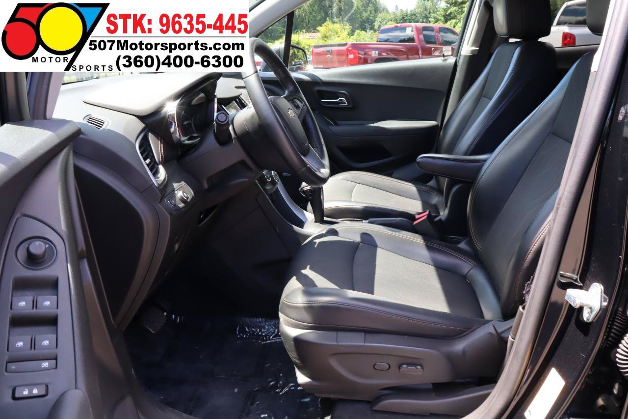 Used 2019 Chevrolet Trax LT w/ Sun & Sound Package AWD/4WD image 12
