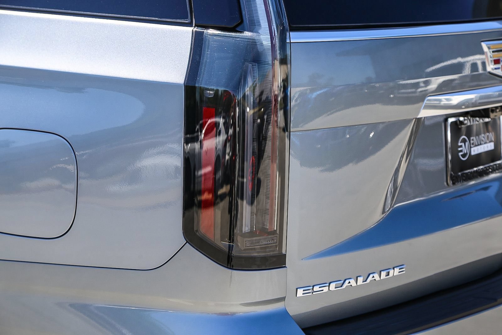 Used 2025 Cadillac Escalade ESV Premium Luxury w/ LPO, Floor Liner Package AWD/4WD image 8