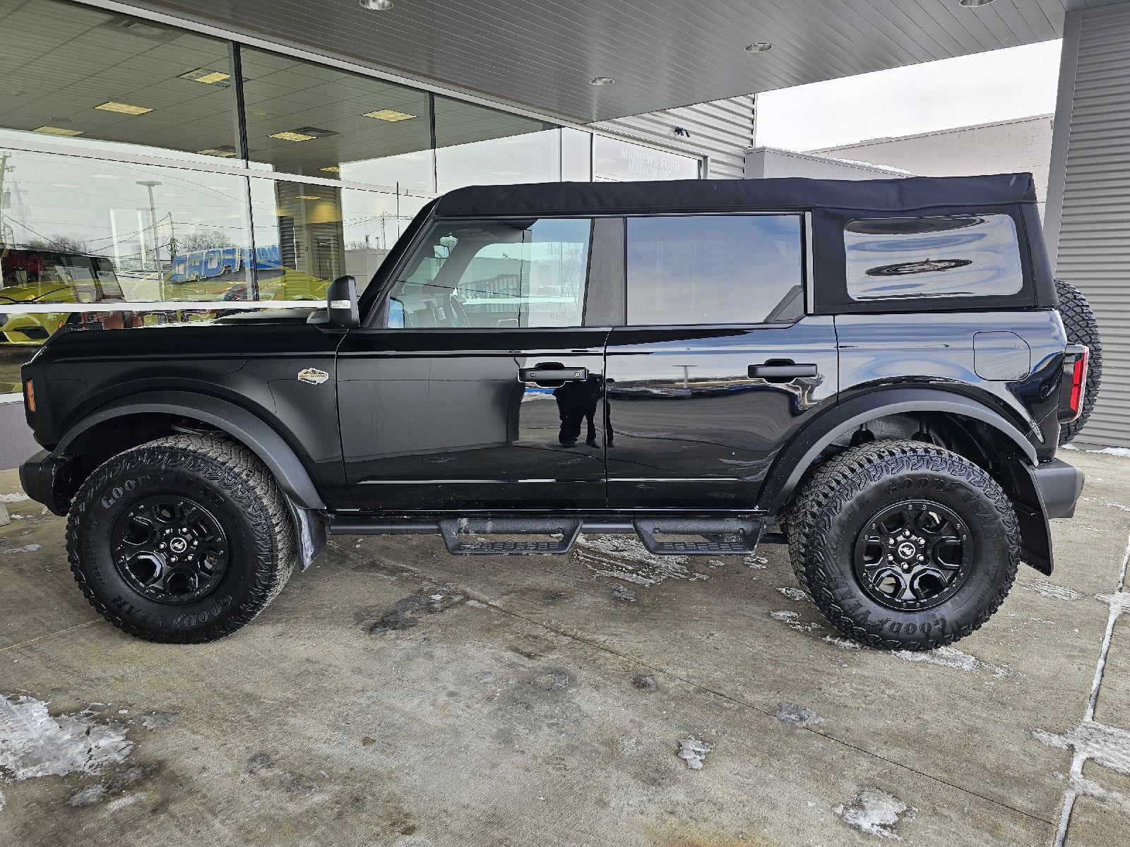 Used 2023 Ford Bronco Wildtrak image 2