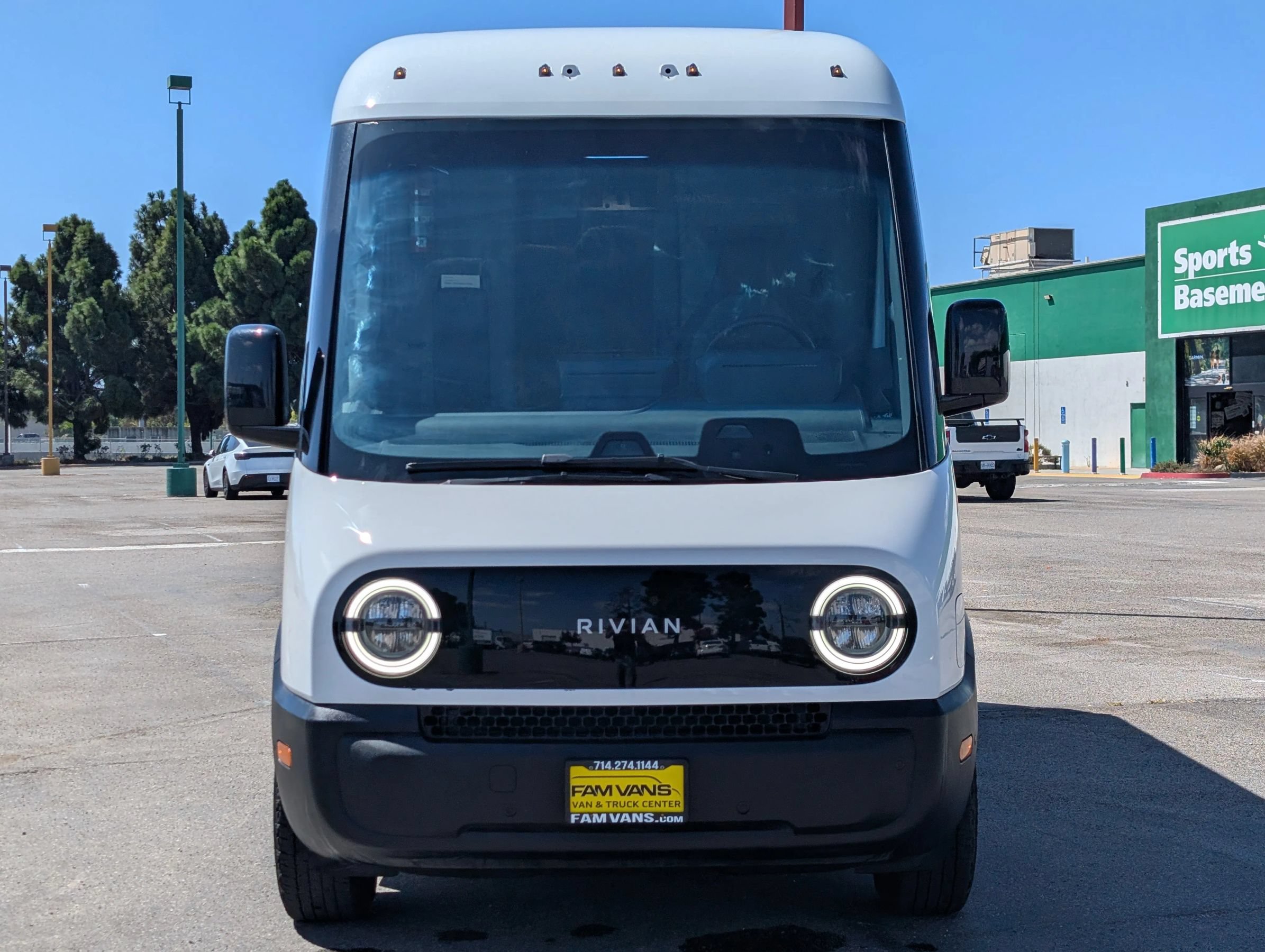 Used 2024 Rivian Delivery 500 FWD image 2