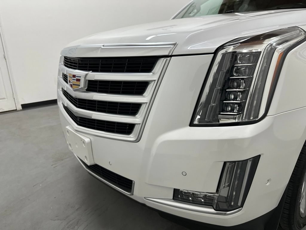 Used 2019 Cadillac Escalade Luxury AWD/4WD image 26