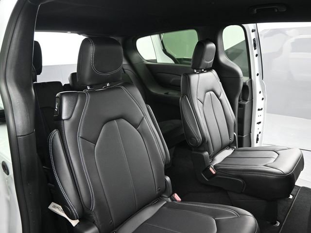 New 2026 Chrysler Voyager LX FWD image 20