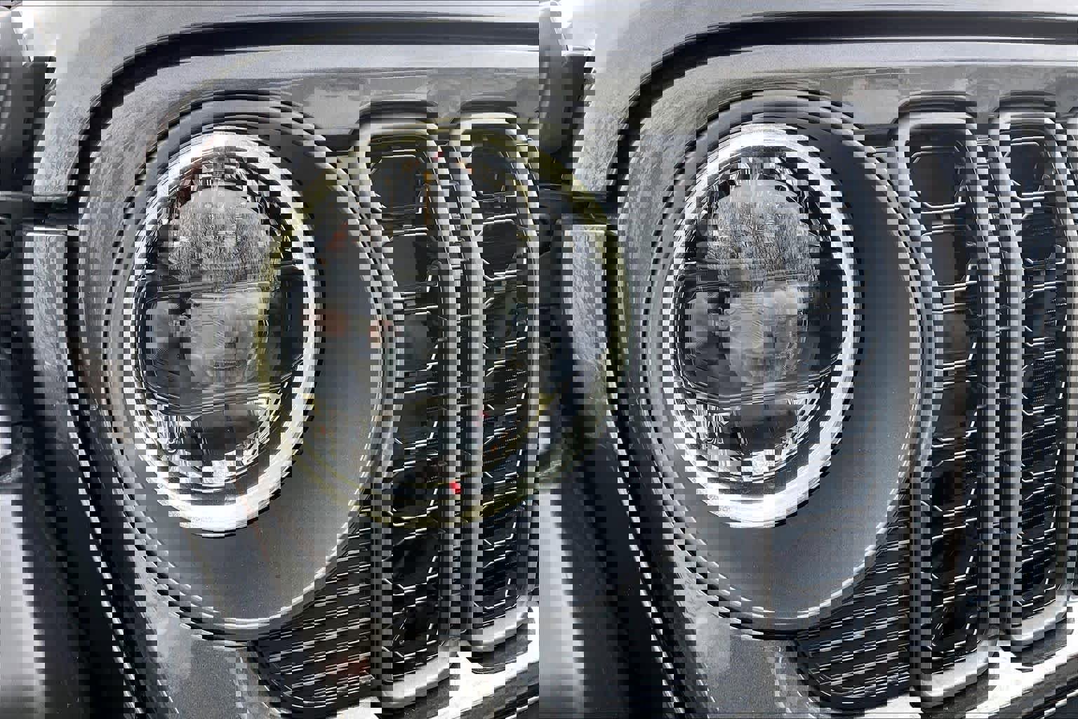 Used 2024 Jeep Wrangler Unlimited Rubicon w/ Technology Group image 25