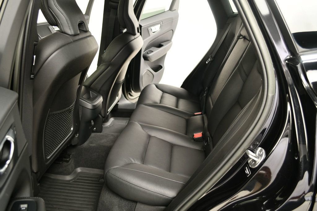 Used 2022 Volvo XC60 B5 Momentum w/ Protection Package Premier image 32