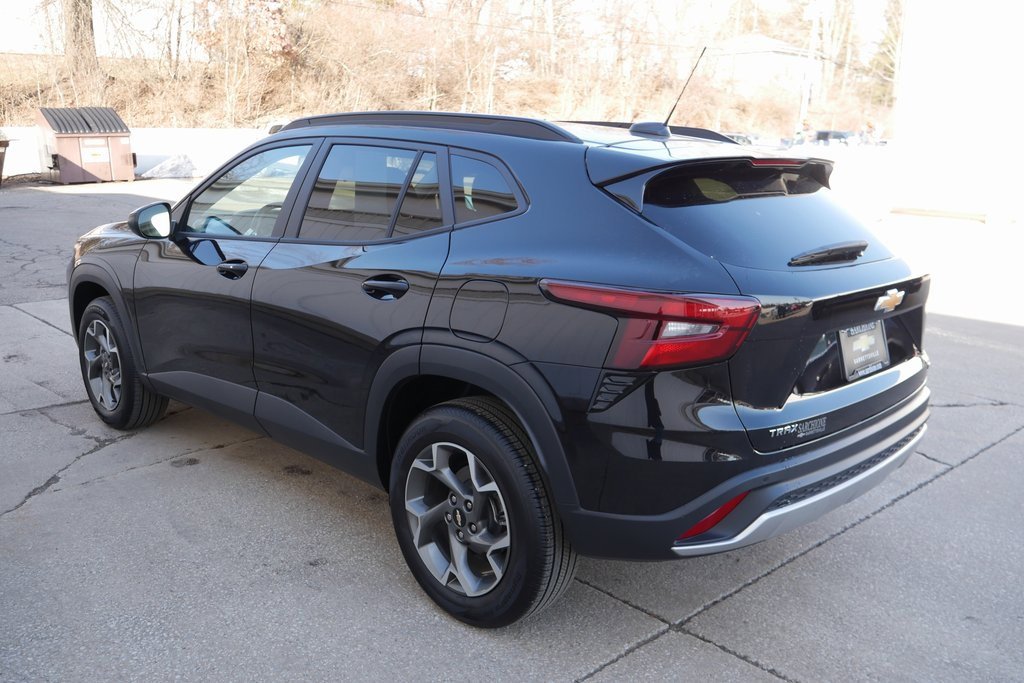 Used 2025 Chevrolet Trax LT w/ Driver Confidence Package image 5