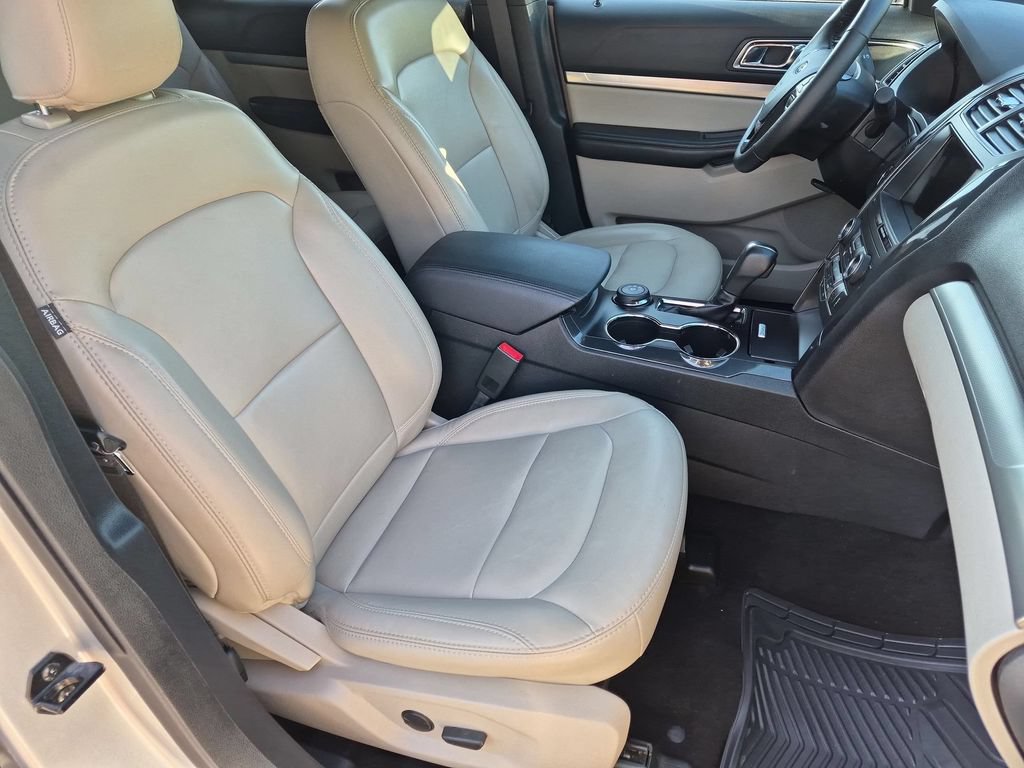 Used 2019 Ford Explorer XLT w/ Equipment Group 202A AWD/4WD image 22