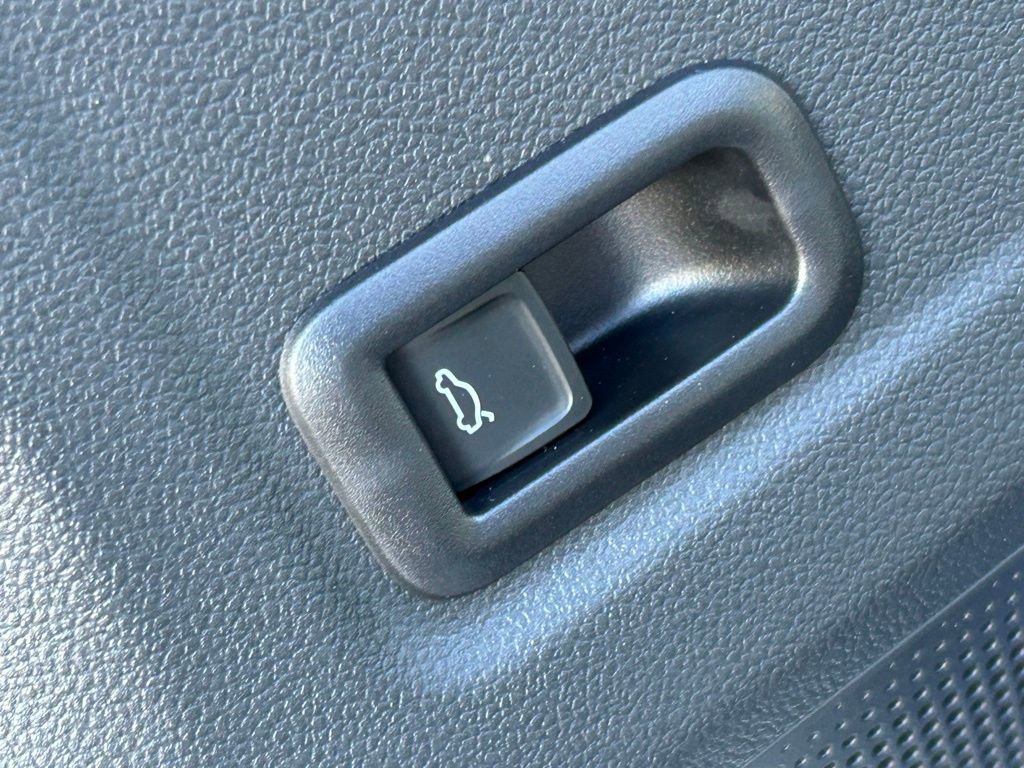 Used 2026 Volkswagen Tiguan SEL R-Line image 68