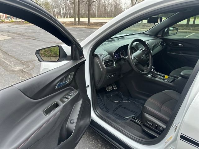 Used 2022 Chevrolet Equinox RS w/ Infotainment Package image 31