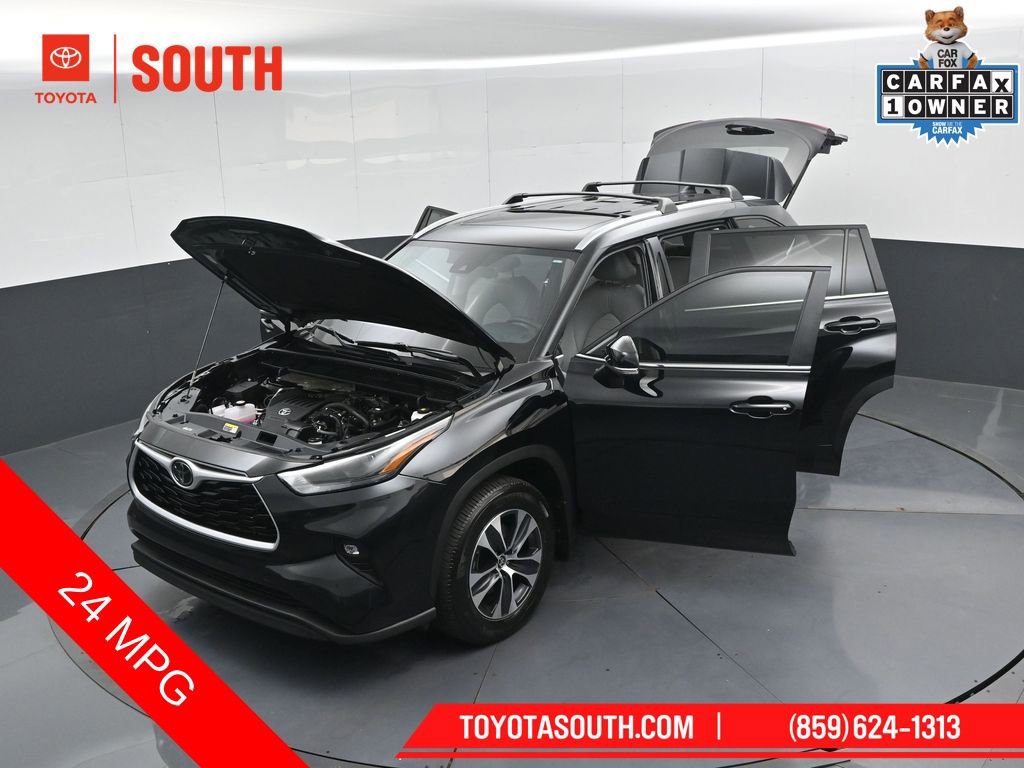 Used 2024 Toyota Highlander XLE AWD/4WD image 50