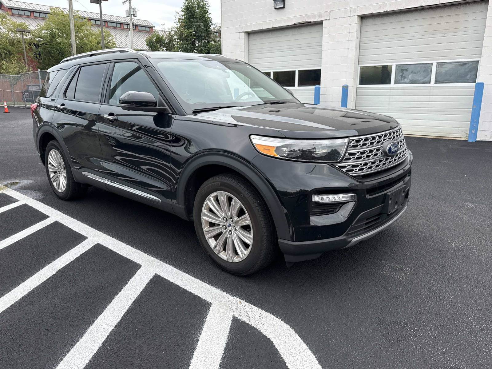 Used 2023 Ford Explorer Limited w/ Limited Technology Package AWD/4WD image 7