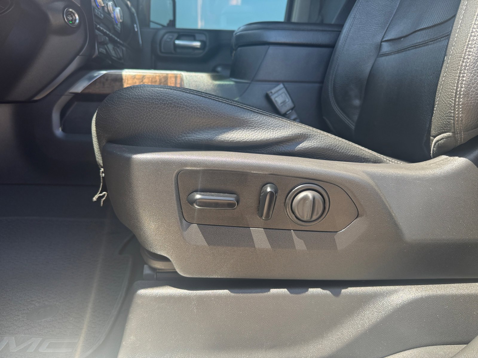 Used 2021 GMC Sierra 2500 Denali AWD/4WD image 15