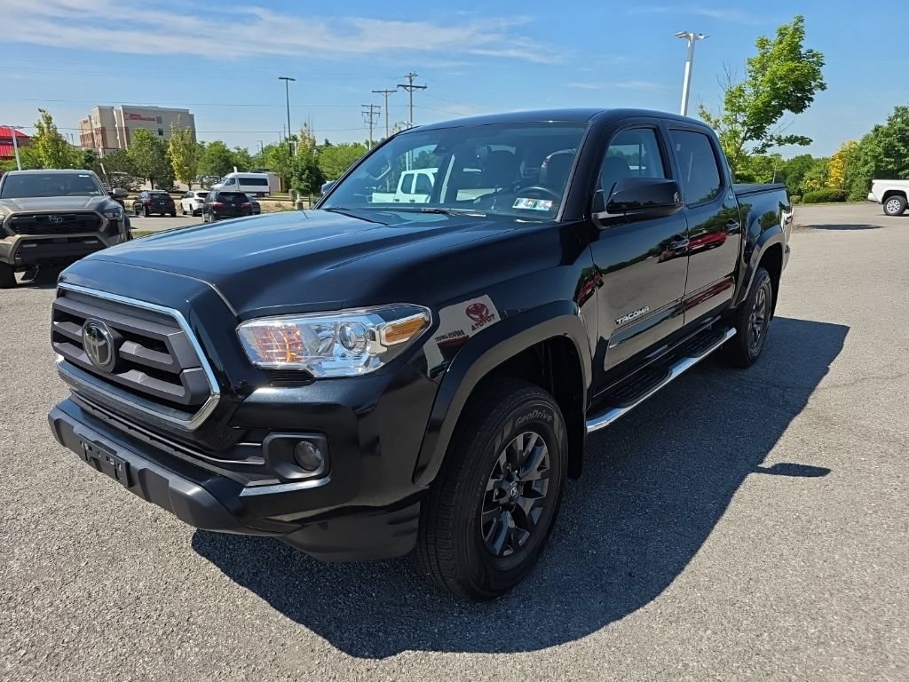 Used 2022 Toyota Tacoma SR5 AWD/4WD image 3