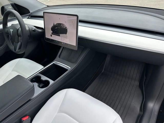 Used 2024 Tesla Model Y Performance AWD/4WD image 9