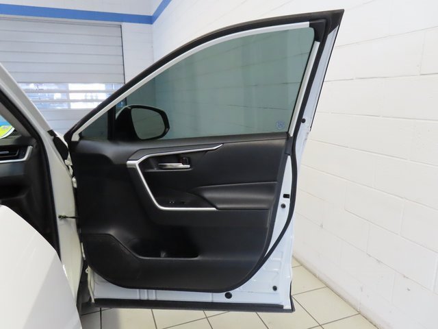 Used 2019 Toyota RAV4 XLE Premium image 27