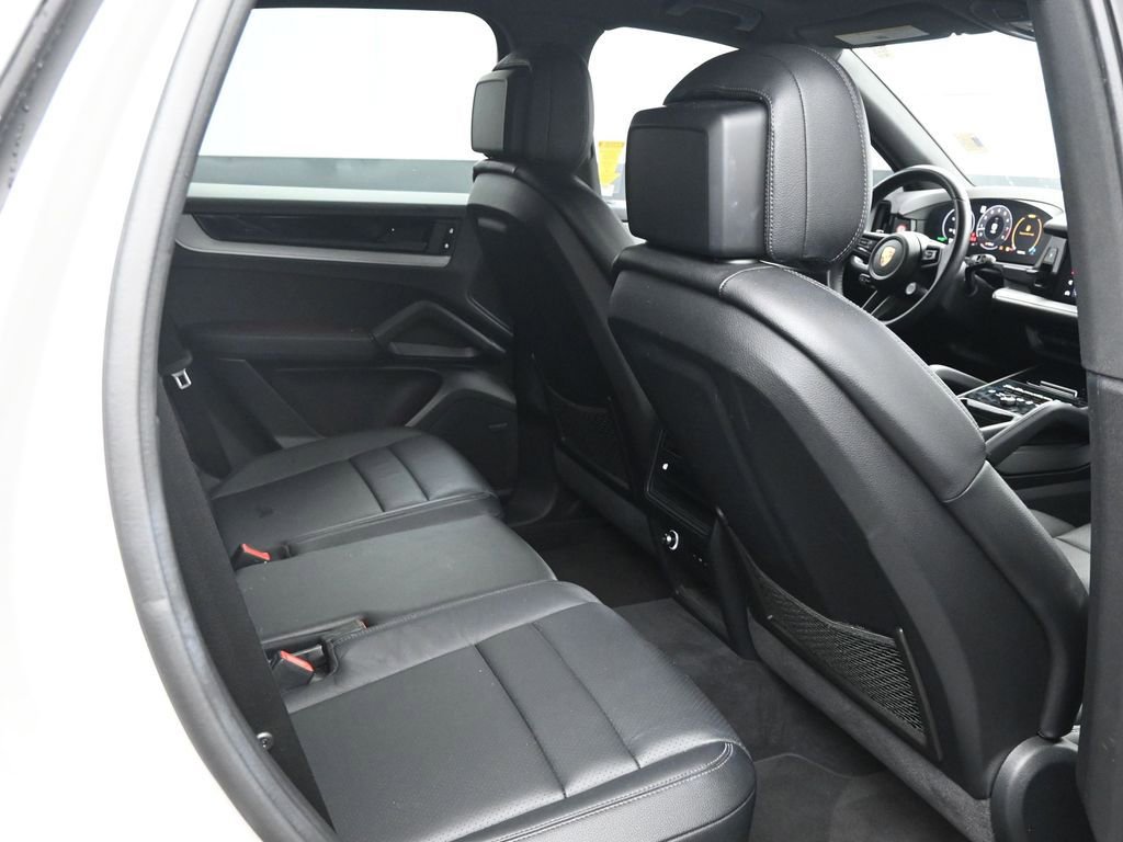 Used 2024 Porsche Cayenne S image 18