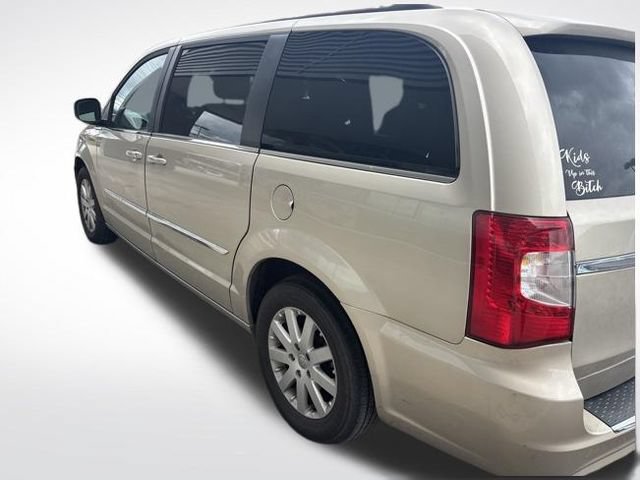 Used 2015 Chrysler Town & Country Touring FWD image 9