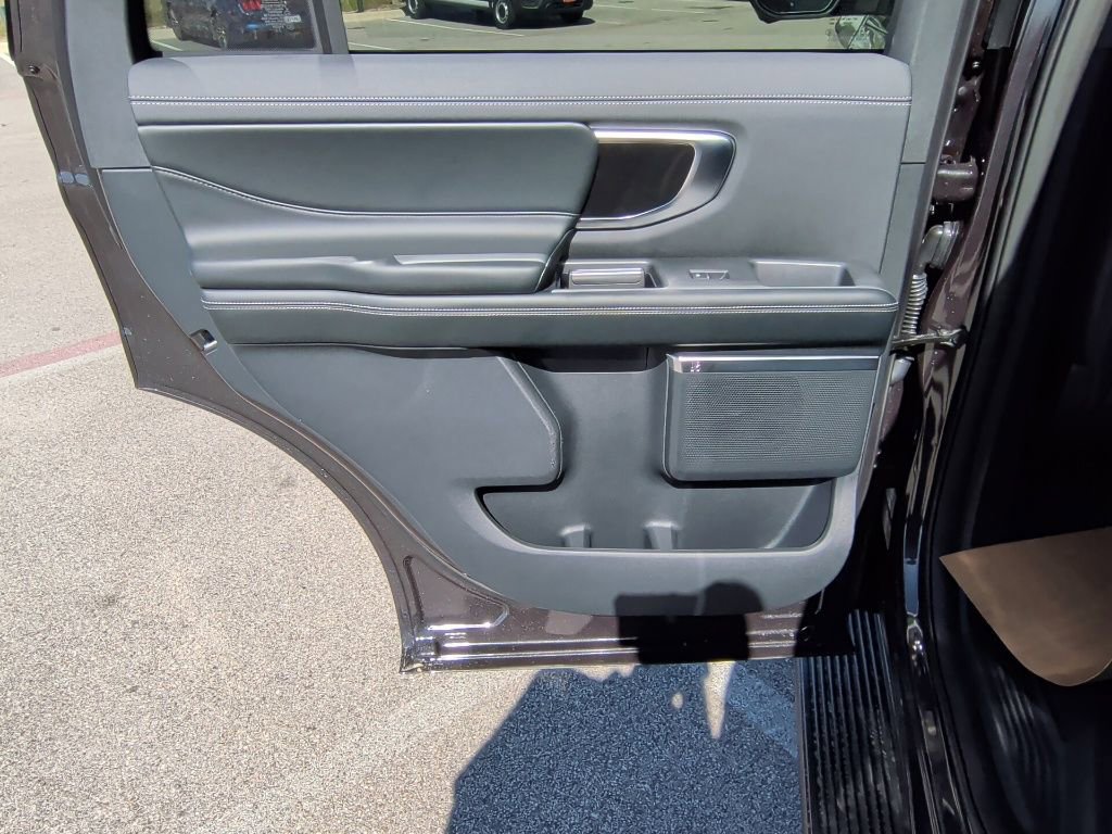 New 2026 Ford Expedition Platinum w/ Stealth Appearance Package image 38