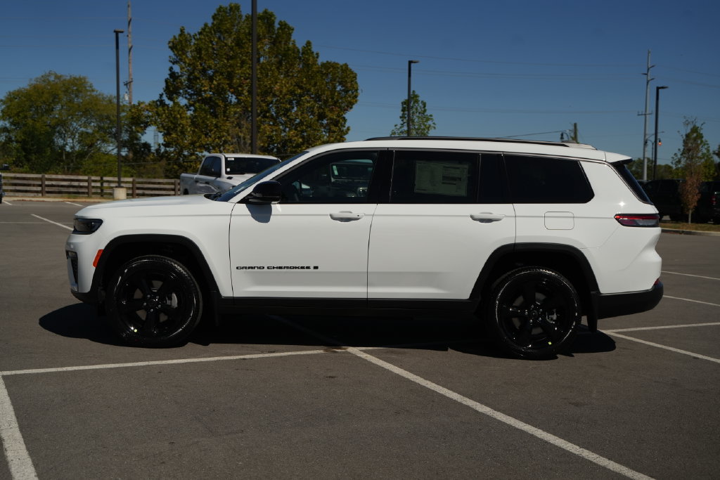 New 2027 Jeep Grand Cherokee L Limited w/ Limited Altitude Package AWD/4WD image 4