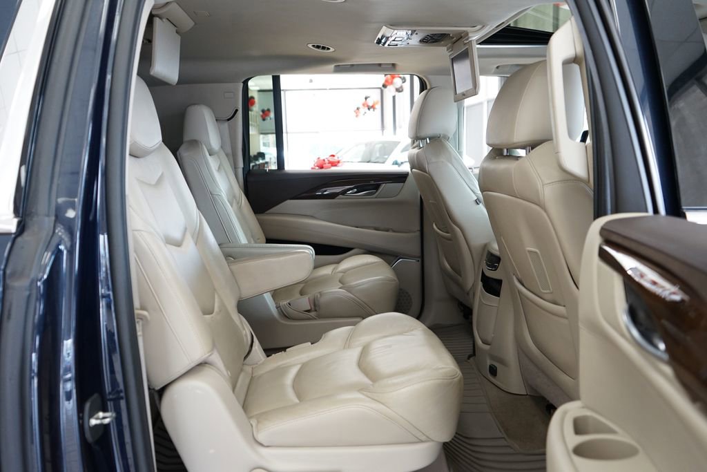 Used 2017 Cadillac Escalade ESV Luxury image 17