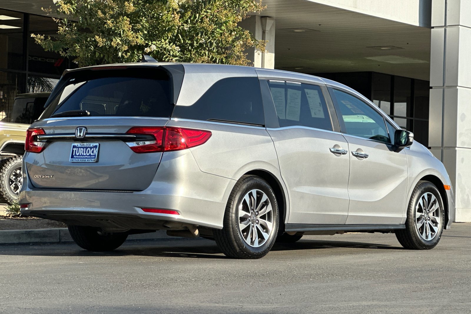 Used 2023 Honda Odyssey EX-L image 4