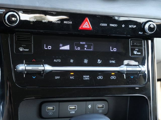 Used 2024 Kia Carnival EX FWD image 24